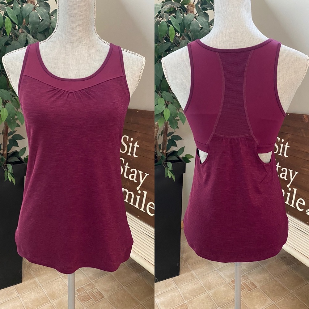 {Athleta} Racerback Tank w/ Built-in Bra